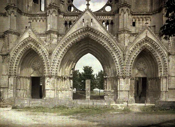 Bomb damage to the Cathedrale Saint-Gervais-et-Saint-Protais, Soissons, Aisne, France, 1917